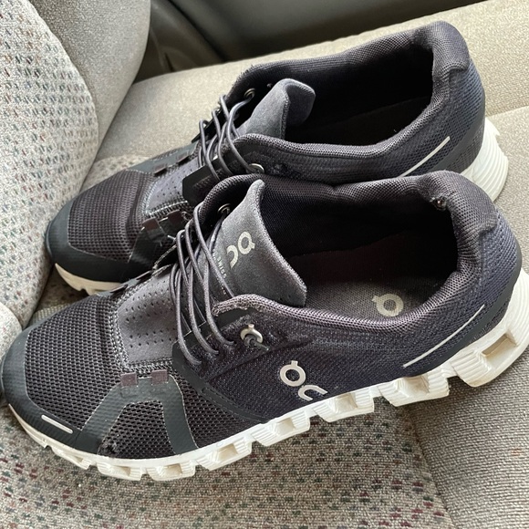 On Running Black and White Athletic Shoes - Picture 4 of 8